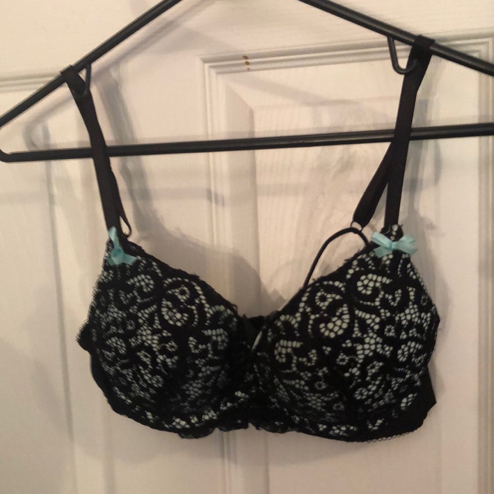 Push-Up Bra with Gorgeous Detailing!